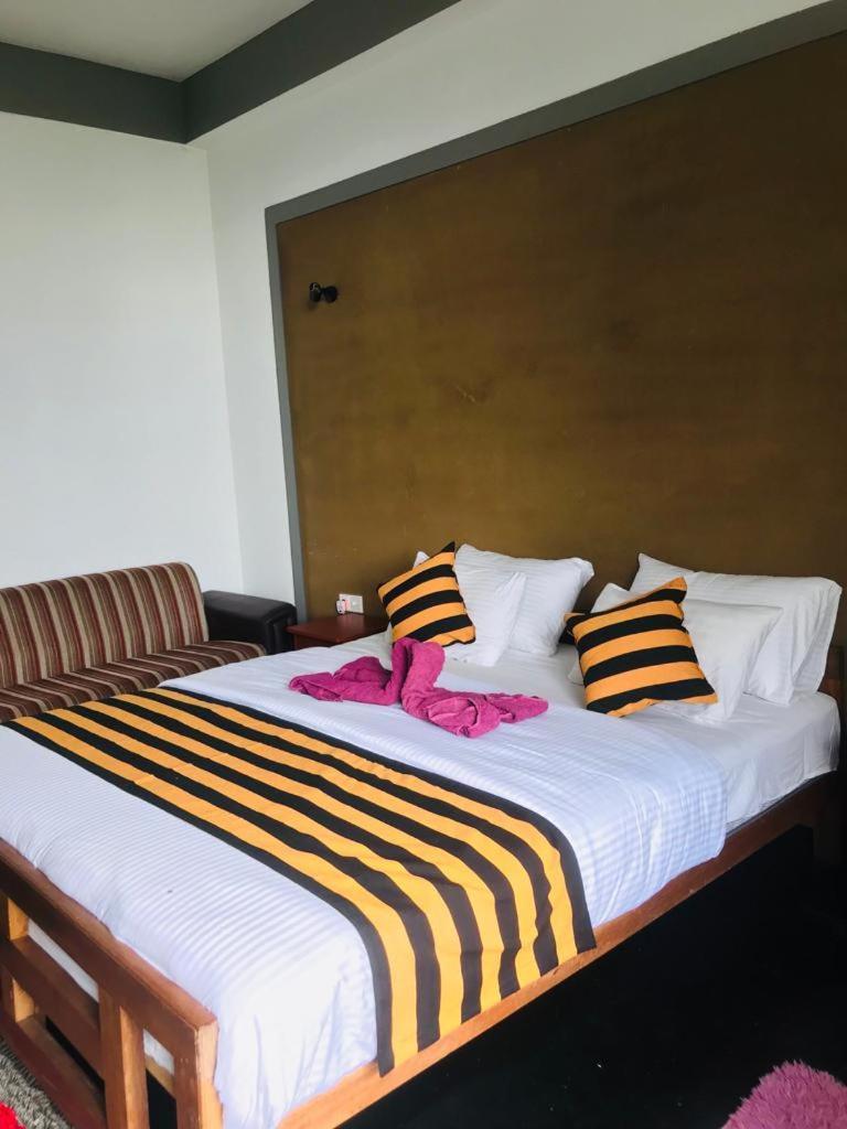 Monarch Ella Hotell Rum bild